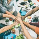 Como Transformar a Cultura Organizacional Profissional de RH utilizando storytelling para engajar uma equipe durante uma reunião.
