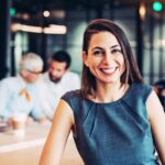 Storytelling na Liderança – 5 Exemplos Inspiradores para Guiar sua Equipe Mulher de negócios liderança